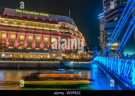 Fullerton Hotel at the Singapore River at night, Singapore Stock Photo