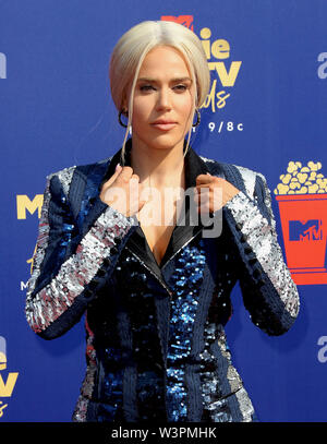 LOS ANGELES - JUN 15: CJ Perry, Lana Perry at the 2019 MTV Movie & TV