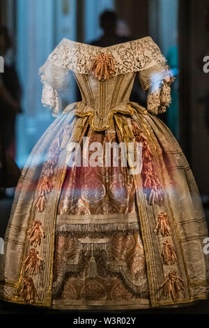 London, UK. 17th July 2019. Her costume for the Stuart Ball - Queen Victoria’s Palace a special exhibition at this year’s Summer Opening of Buckingham Palace to mark the 200th anniversary of the birth of Queen Victoria. It runs from 20 July – 29 September 2019 and tells the story of how the young monarch turned an unloved royal residence into the centre of the social, cultural and official life of the country. Credit: Guy Bell/Alamy Live News Stock Photo