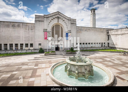 Southampton Central Library and Art Gallery, part of the Civic Centre, in Southampton, Hampshire, UK Stock Photo