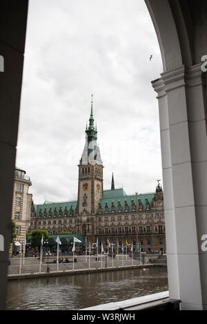 Looking across the Alster River from the Alsterarkaden toward the Rathaus (town hall) on Rathausmarkt in the center of Hamburg, Germany. Stock Photo