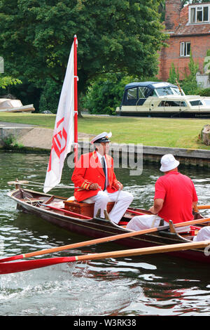 Hurley, Berkshire, UK. 17th July, 2019. David Barber and The swan uppers leave Hurley Lock on day three of Swan Upping 2019. A week long survey of the swans on the River Thames, from Sunbury in Surrey to Abingdon in Oxfordshire. The Royal Swan Uppers, who wear the scarlet uniform of Her Majesty The Queen, travel in traditional rowing skiffs together with Swan Uppers from the Vintners' and Dyers' livery companies. Credit: Julia Gavin/Alamy Live News Stock Photo