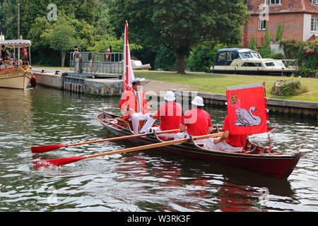 Hurley, Berkshire, UK. 17th July, 2019. David Barber and The swan uppers leave Hurley Lock on day three of Swan Upping 2019. A week long survey of the swans on the River Thames, from Sunbury in Surrey to Abingdon in Oxfordshire. The Royal Swan Uppers, who wear the scarlet uniform of Her Majesty The Queen, travel in traditional rowing skiffs together with Swan Uppers from the Vintners' and Dyers' livery companies. Credit: Julia Gavin/Alamy Live News Stock Photo