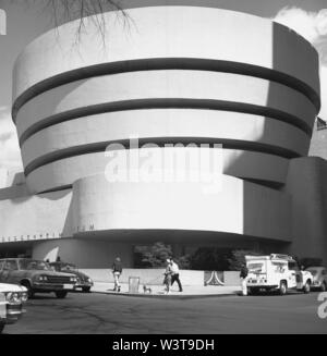 1960s, Historical, Exterior Of The Guggenheim Museum, Manhattan, New ...