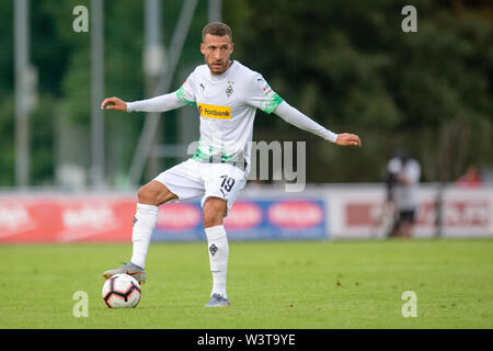 Kufstein, Austria. 17th July, 2019. Soccer: Test matches, Borussia Mönchengladbach - Basaksehir FC in Kufstein. Fabian Johnson von Mönchengladbach plays the ball. Credit: Matthias Balk/dpa/Alamy Live News Stock Photo