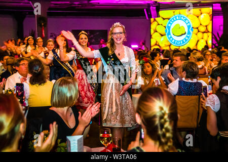 Crowning ceremony of Bavarian Potato-Queen 2019 in Schrobenhausen, Germany. Defilee of the product queens. A queen rarely comes alone. At the coronation celebrations for the Bavarian Potato Queen, product queens such as the honey, hops, wine and asparagus queens also pay their respects. Stock Photo