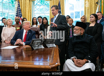 Washington, United States Of America. 17th July, 2019. Sam Brownback, United States Ambassador-at-Large for International Religious Freedom, speaks as US President Donald Trump welcomes survivors of religious persecution to the Oval Office at the White House in Washington, DC on Wednesday, July 17, 2019. Credit: Kevin Dietsch/Pool via CNP | usage worldwide Credit: dpa/Alamy Live News Stock Photo