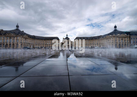 Miroir d'eau reflecting pool - Bordeaux, France Stock Photo