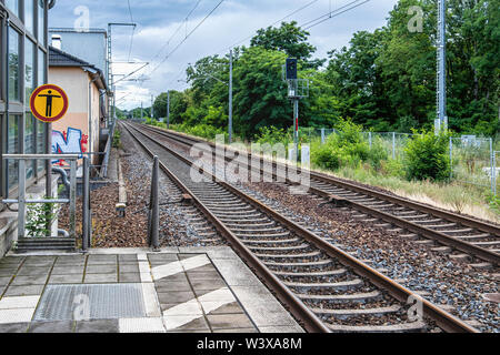 Berlin-Lichterfelde Ost railway station Platform & rail tracks. The station serves the S-bahn and Regional Express lines - S25, S26, RE3, RE4, RE5. Stock Photo