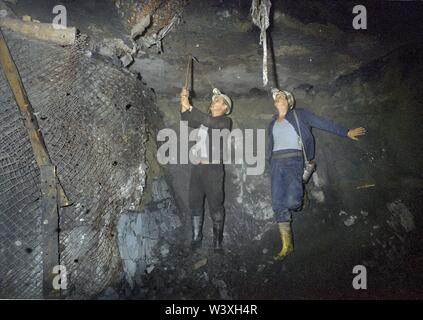 FILED - 01 January 1990, Berlin, Ronneburg: Thuringia/GDR/Economy/1990 Uranium mining in Drosen near Ronneburg, 600 metres deep. A blasting is prepared in the tunnel to crush the rock. This is then transported to the discharge gallery with a sliding carriage. Uranium was still being mined in December 1989. The company belonged to the VEB Wismut // Environment // Mining/Radiation/The German-Soviet joint-stock company was founded after the emergence of the GDR in order to enable the Soviet Union to continue to have access to uranium in the Ore Mountains. Between 1946 and 1990, more tha Stock Photo