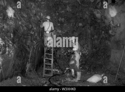 FILED - 01 January 1990, Berlin, Ronneburg: Thuringia/GDR/Economy/1990 Uranium mining in Drosen near Ronneburg, 600 metres deep. A blasting is prepared in the tunnel to crush the rock. A demolition supervisor prepares the blast. Uranium was still being mined in December 1989. The company belonged to the VEB Wismut // Environment // Mining/Radiation/The German-Soviet joint-stock company was founded after the emergence of the GDR in order to enable the Soviet Union to continue to have access to uranium in the Ore Mountains. Between 1946 and 1990, more than 200,000 tons of uranium ore w Stock Photo