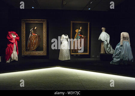 A look at the Balenciaga Retrospective at the Thyssen Museum in Madrid   Style Beyond Age