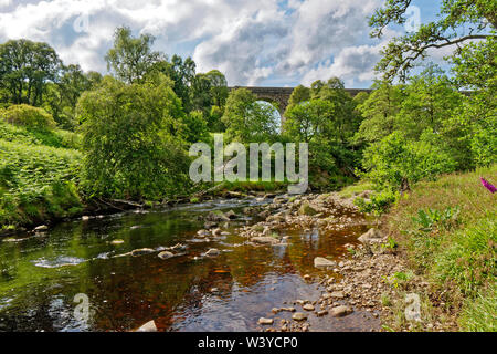 DAVA WAY SCOTLAND THE DIVIE  OR EDINKILLIE RAILWAY VIADUCT IN SUMMER THE  RIVER AND ARCHES BEYOND Stock Photo