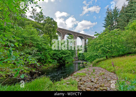 DAVA WAY SCOTLAND THE DIVIE  OR EDINKILLIE RAILWAY VIADUCT IN SUMMER THE ARCHES SPANNING THE RIVER DIVIE Stock Photo