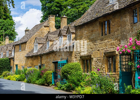 Stone cottages in the village of Snowshill in the Cotswolds, England Stock Photo