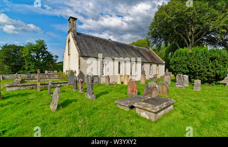 DAVA WAY SCOTLAND EDINKILLIE CHURCH OR KIRK IN  SUMMER WITH  OLD TOMBSTONES Stock Photo