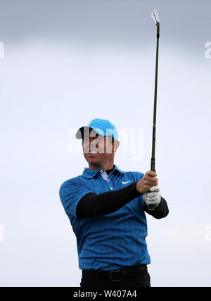 Portrush, Country Antrim, Northern Ireland. 18th July 2019. The 148th Open Golf Championship, Royal Portrush, Round One; Rory McIlroy (NIR) watches his tee shot at the par three 6th hole Credit: Action Plus Sports Images/Alamy Live News Stock Photo