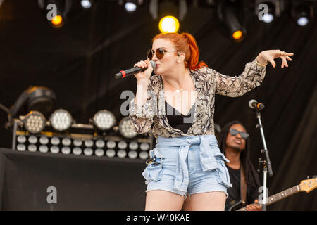 July 18, 2019 - Twin Lakes, Wisconsin, U.S - CAYLEE HAMMACK during the Country Thunder Music Festival in Twin Lakes, Wisconsin (Credit Image: © Daniel DeSlover/ZUMA Wire) Stock Photo