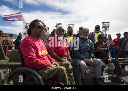 Mauna Kea, Hawaii, USA. 18th July, 2019. Kupuna, or elders, sit on the front line of a demonstration protesting a massive telescope that is planned to be built on Mauna Kea, a mountain considered sacred to many Native Hawaiians. Credit: Ronit Fahl/ZUMA Wire/Alamy Live News Stock Photo