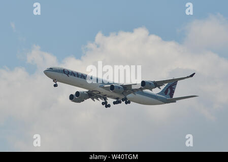 航空機・ヘリコプター Qatar Airways Airbus A340-600 1:400 Qatar Airways Airbus A340-600 A7-AGA GeminiJets GJQTR744