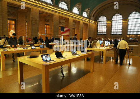 Apple store in Grand Central Terminal of Manhattan Stock Photo