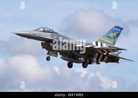 Belgian Air Force General Dynamics F-16 Fighting Falcon in D-Day colours arriving at RIAT Air Show, RAF Fairford, Gloucestershire, UK Stock Photo