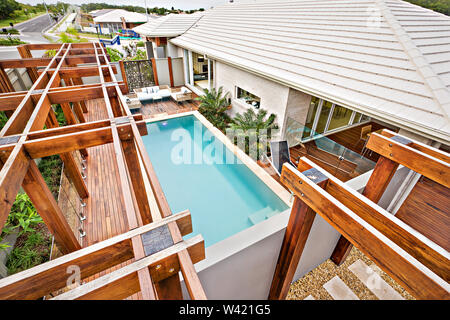 Backyard with wooden pillars of modern house Stock Photo - Alamy