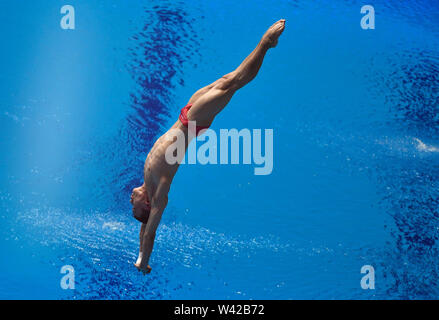 Gwangju, South Korea. 19th July, 2019. Yang Hao of China competes during the men's 10m platform semifinal of diving at the Gwangju 2019 FINA World Championships in Gwangju, South Korea, July 19, 2019. Credit: Xia Yifang/Xinhua/Alamy Live News Stock Photo