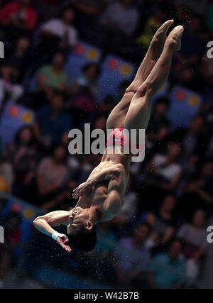 Gwangju, South Korea. 19th July, 2019. Yang Hao of China competes during the men's 10m platform semifinal of diving at the Gwangju 2019 FINA World Championships in Gwangju, South Korea, July 19, 2019. Credit: Xia Yifang/Xinhua/Alamy Live News Stock Photo