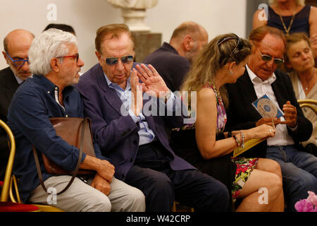 Foto Cecilia Fabiano  - LaPresse19-07-2019 Roma( Italia)  Cronaca: Camera ardente Luciano De Crescenzo nella sala Laudato Si in Campidoglio Nella foto:   Gianni Mirabella Photo Cecilia Fabiano  - LaPresse July,19, 2019 Rome  ( Italy ) News: Campidoglio. Luciano De Crescenzo's burial chamber In the pic: Gianni Mirabella Stock Photo