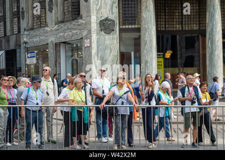 (190719) -- VIENNA, July 19, 2019 (Xinhua) -- Tourists visit the inner city of Vienna, Austria, on July 19. During the summer vacation in Europe, Vienna attracts tourists from around the world with its unique architecture and beautiful scenery. (Xinhua/Guo Chen) Stock Photo