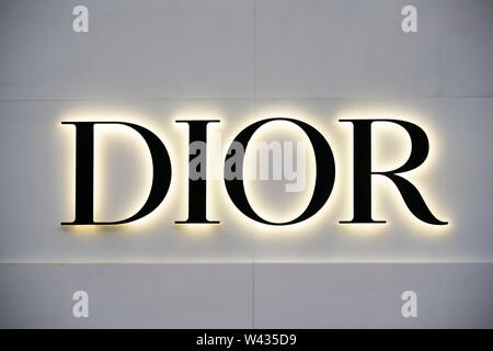 Dior Stock Vector Images - Alamy