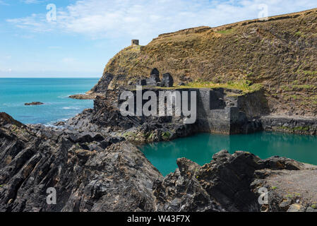 The Blue Lagoon at Abereiddy in the Pembroekshire coast national park, Wales. Stock Photo