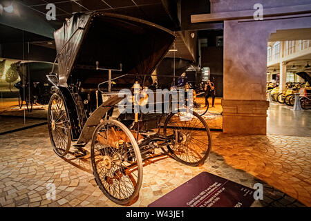 Italy Piedmont Turin Museo Dell’ Automonbile Torino ( Mauto ) - Italy 1892 - Peugeot Type 3 - A Peugeot is the fist car to circulate in Italy Stock Photo