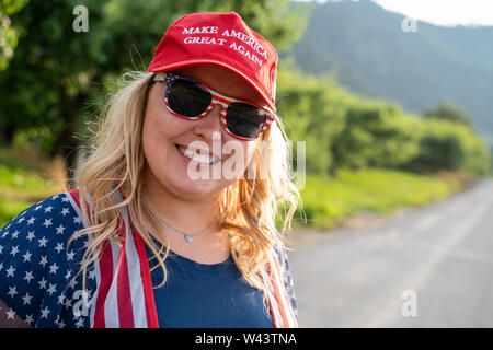 Anti trump hat hi-res stock photography and images - Alamy