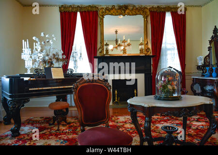 Staged 1861 Interior of the White House of the Confederacy, temporary home to Confederate President Jefferson Davis and family in Montgomery, AL, USA Stock Photo