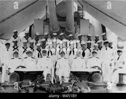 Commanding Officer of USS Omaha (CL-4) with sailors aboard USS Omaha (CL-4), in 1938-1939 (NH 96029). Stock Photo