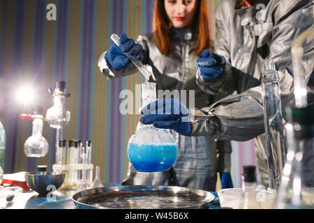 Experiments in a chemistry lab. conducting an experiment in the laboratory Stock Photo