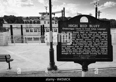 Historical Marker for High Red Bluff, the sign inscription tells of this strategic wharf area in history, now Riverwalk Park, with riverboat docked in Stock Photo