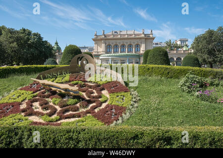 The Flower Clock,a working floral clock with Kursalon concert hall in the background, Stadtpark, Vienna, Austria Stock Photo