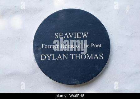 A blue plaque marking the former home of Dylan Thomas, Laugharne, Carmarthenshire, Wales, UK Stock Photo