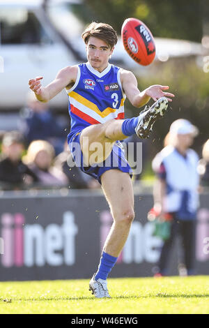 Box Hill City Oval, Melbourne, Australia. 20th July 2019. Australian Rules Football Under 18s Championships, Eastern Rangers versus Oakleigh Chargers; Connor Tilyard of the Eastern Ranges kicks the ball Credit: Action Plus Sports Images/Alamy Live News Stock Photo