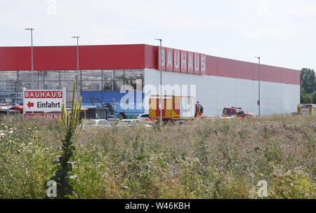 Bruchsal, Germany. 20th July, 2019. At a Bauhaus DIY store there are emergency vehicles of the fire brigade. A small airplane crashed into the facade of the building. According to initial police findings, three people died in the crash on Saturday. Further details were not known at first. The building of the DIY store had been cleared as a precaution. The cause of the crash is still unclear. Credit: Uli Deck/dpa/Alamy Live News Stock Photo