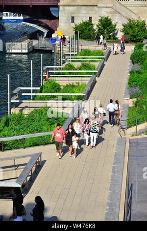 Chicago, Illinois, USA. The Chicago Riverwalk, a water level walkway along the south bank of the Chicago River. Stock Photo