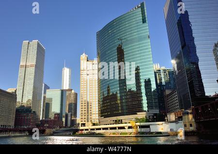Chicago, Illinois, USA. A view of the Main Branch of the Chicago River as it heads east towards its meeting with Lake Michigan. Stock Photo