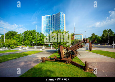 The sculpture Canon of peace on the Place des Nations in Geneva with WIPO building in the background, Switzerland Stock Photo