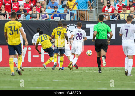 Charlotte, North Carolina, USA. 20th July, 2019. Arsenal midfielder Joe Willock (28) scores the third goal of the match during an International Champions Cup match at Bank of America Stadium in Charlotte, NC. Arsenal of the English Premier League and ACF Fiorentina of the Italian Serie A League. Arsenal won 3 to 0. Credit: Jason Walle/ZUMA Wire/Alamy Live News Stock Photo