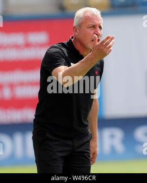 Rostock, Germany. 20th July, 2019. Soccer: 3rd league, 1st matchday, FC Hansa Rostock - Viktoria Köln in the Ostseestadion: Cologne coach Pavel Dotchev gesticulates on the sidelines. Credit: Bernd Wüstneck/dpa-Zentralbild/dpa/Alamy Live News Stock Photo