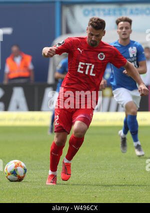 Rostock, Germany. 20th July, 2019. Soccer: 3rd league, 1st matchday, FC Hansa Rostock - Viktoria Köln in the Ostseestadion: The Cologne player Albert Bunjaku in action. Credit: Bernd Wüstneck/dpa-Zentralbild/dpa/Alamy Live News Stock Photo