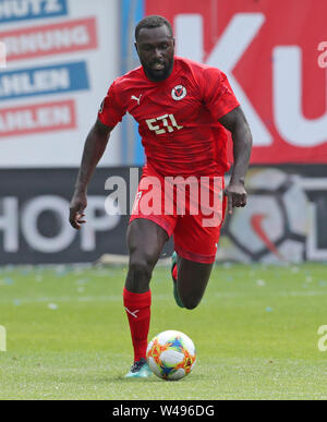 Rostock, Germany. 20th July, 2019. Soccer: 3rd league, 1st matchday, FC Hansa Rostock - Viktoria Köln in the Ostseestadion: The Cologne player Bernard Kyere in action. Credit: Bernd Wüstneck/dpa-Zentralbild/dpa/Alamy Live News Stock Photo